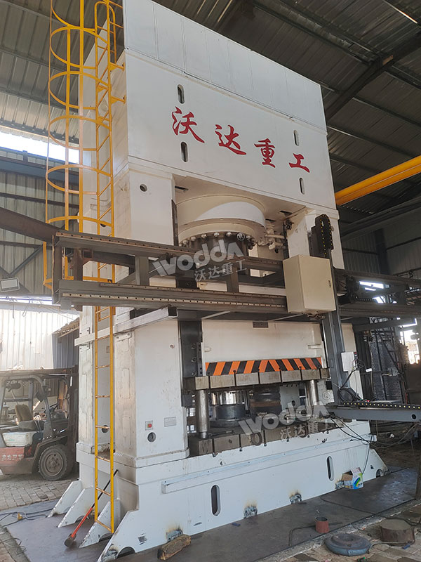 2500吨热锻液压机现场 2500吨热锻液压机现场