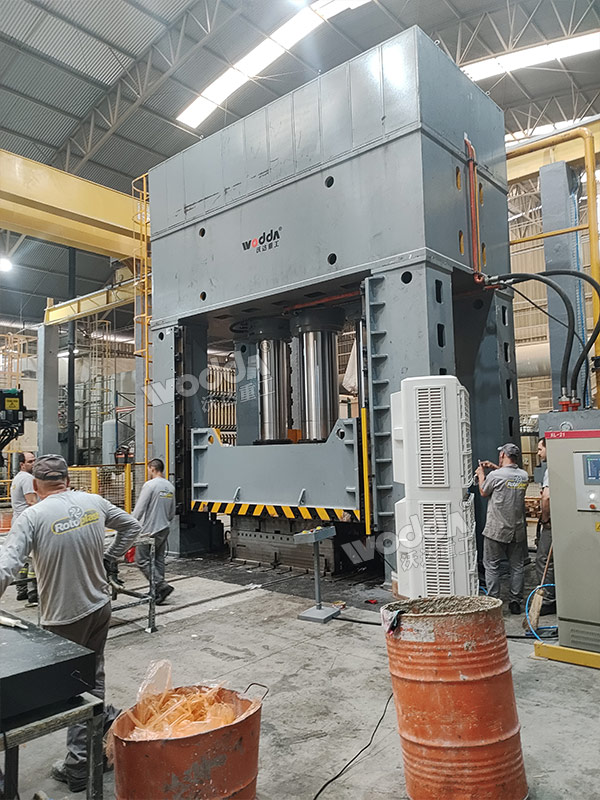 2000吨空调外机外壳模压成型液压机.jpg 2000吨空调外机外壳模压成型液压机.jpg