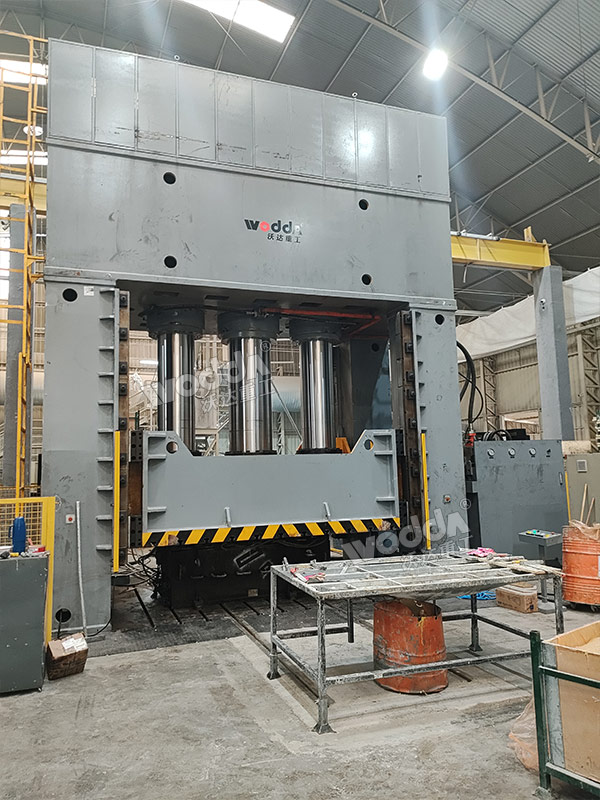 2000吨框架式液压机 2000吨框架式液压机