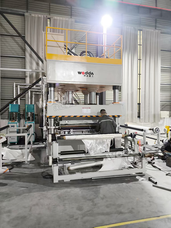 630吨四柱液压机 630吨四柱液压机