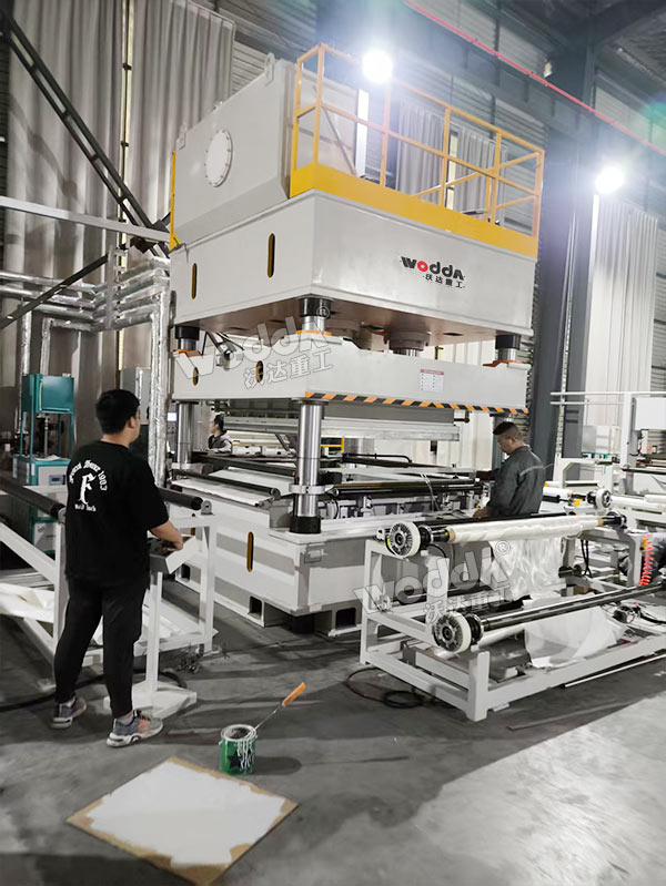 630吨复合材料成型液压机.jpg 630吨复合材料成型液压机.jpg