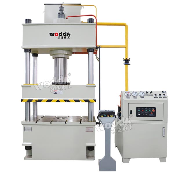 200吨四柱液压机