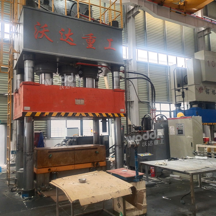 1500吨汽车导流罩成型液压机