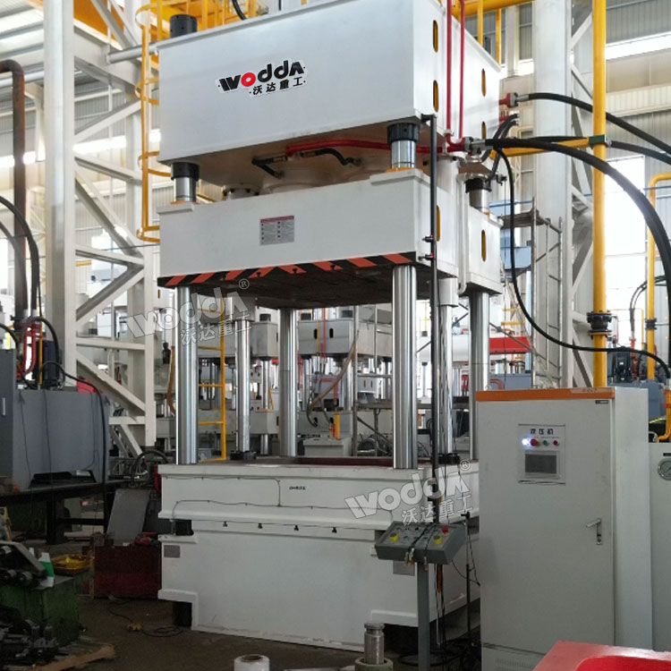 500吨蛭石板液压机车间调试