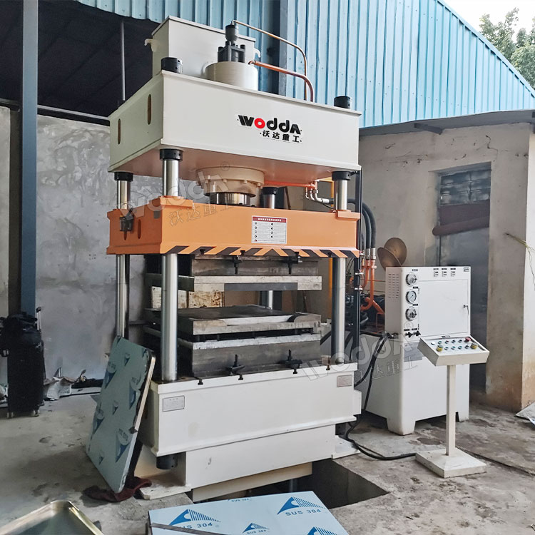 250吨四柱液压机