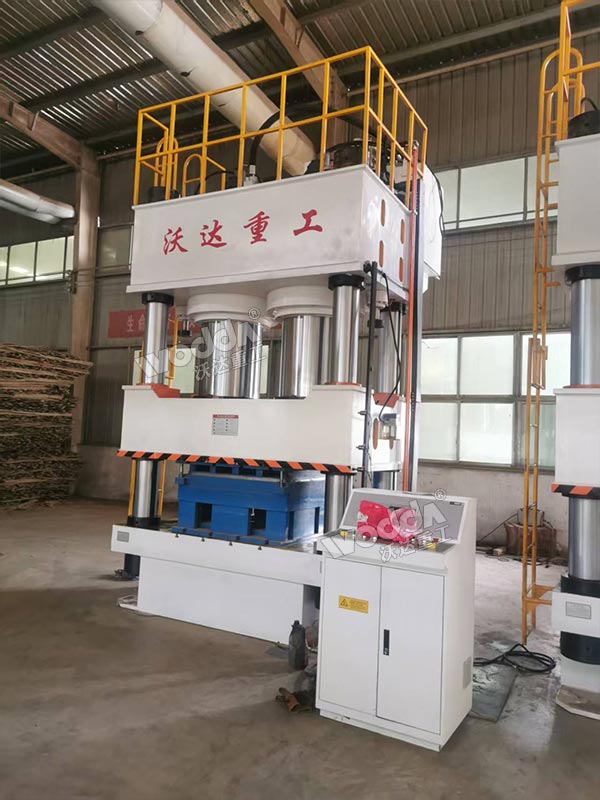 1800吨木屑托盘成型液压机