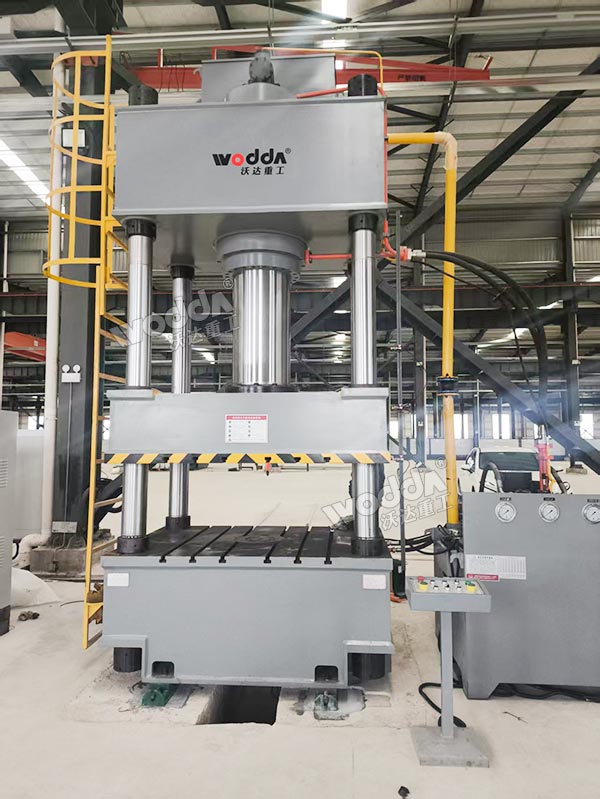 500吨四柱液压机