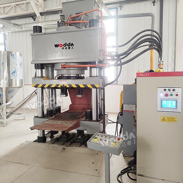 630吨牛羊舔砖液压机