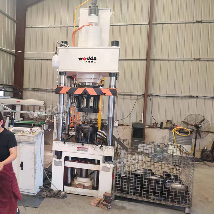 200吨封头液压机（生产线）