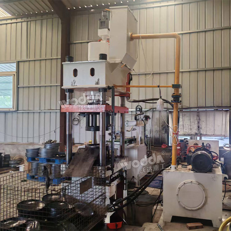 200吨封头液压机现场