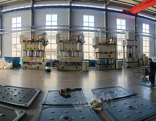 3台压滤机滤板成型液压机调试完成