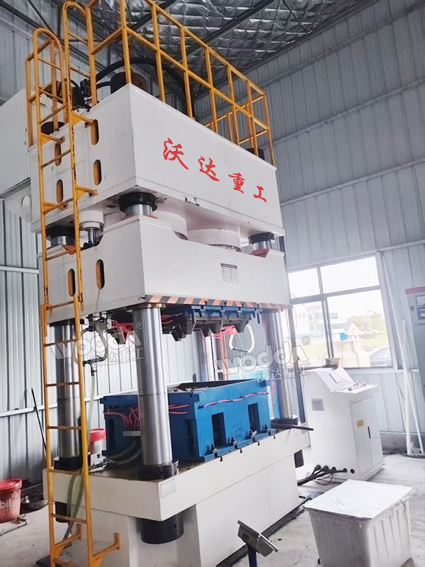 1600吨四柱液压机