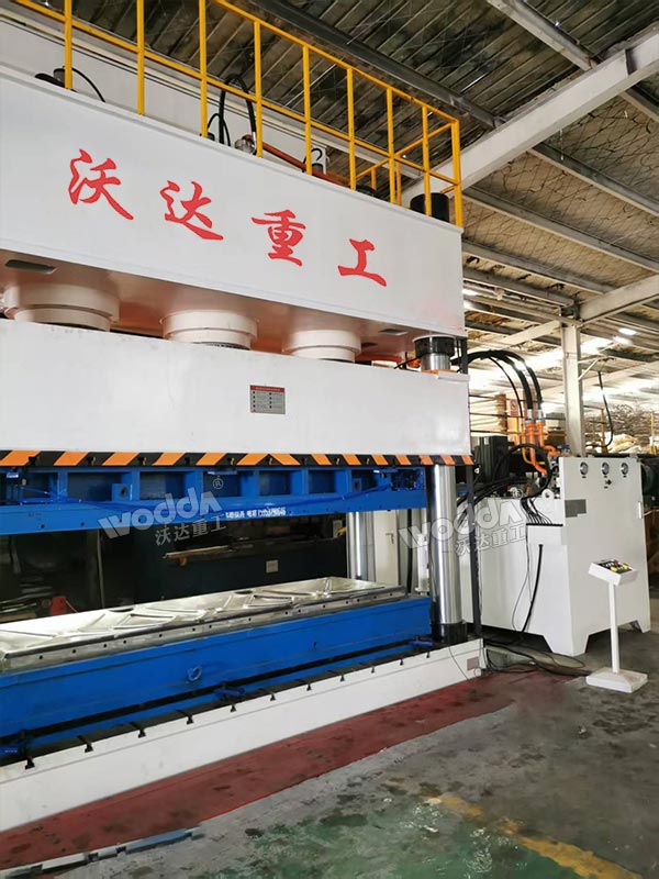 1250吨四柱液压机