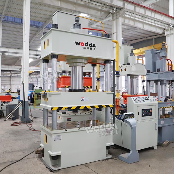 200吨四柱液压机