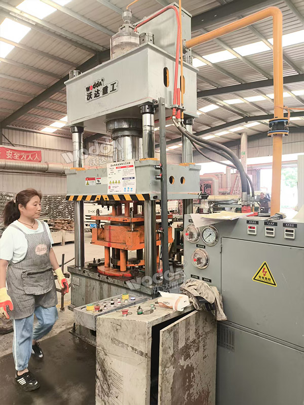 200吨封头液压机生产线