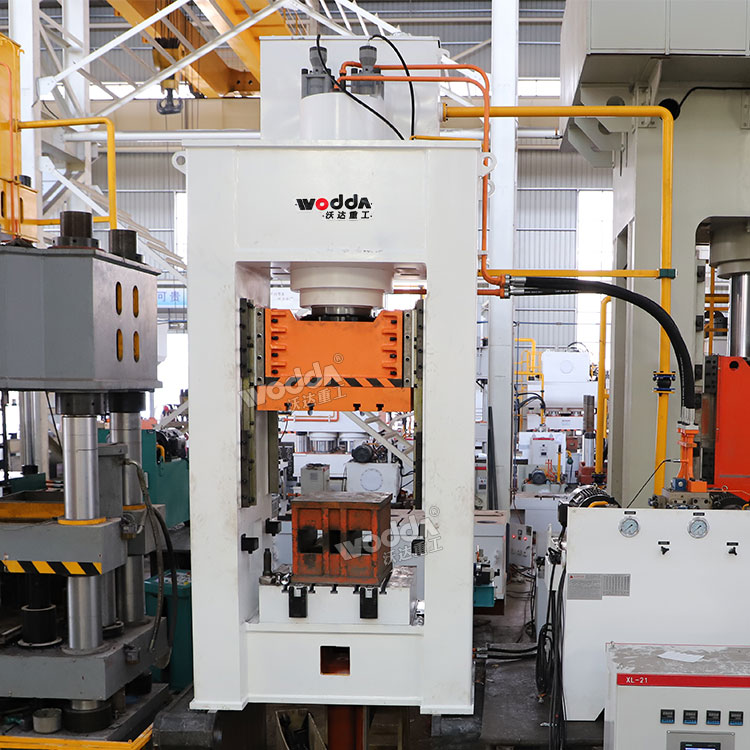 400吨框架式液压机