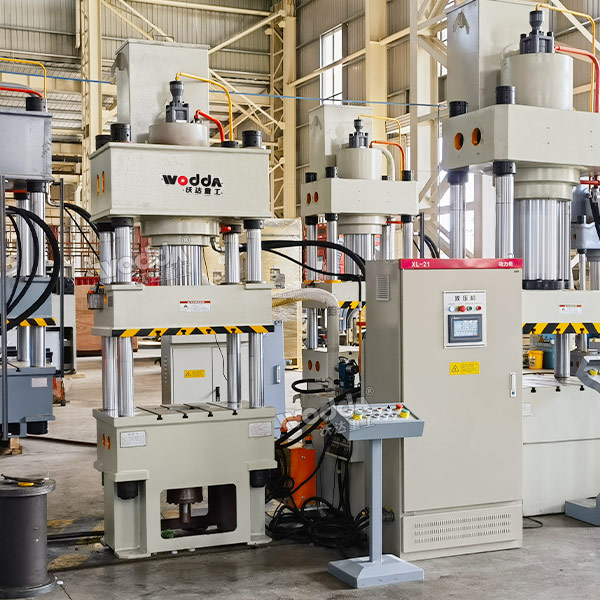 150吨四柱液压机