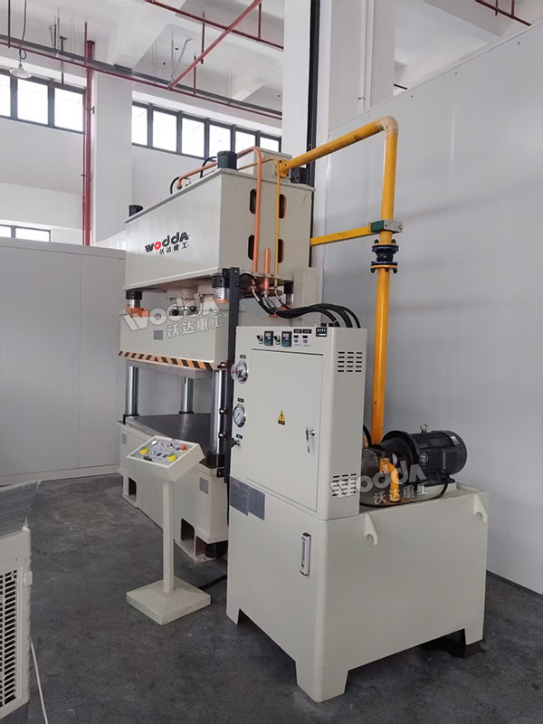 200吨四柱液压机带加热板