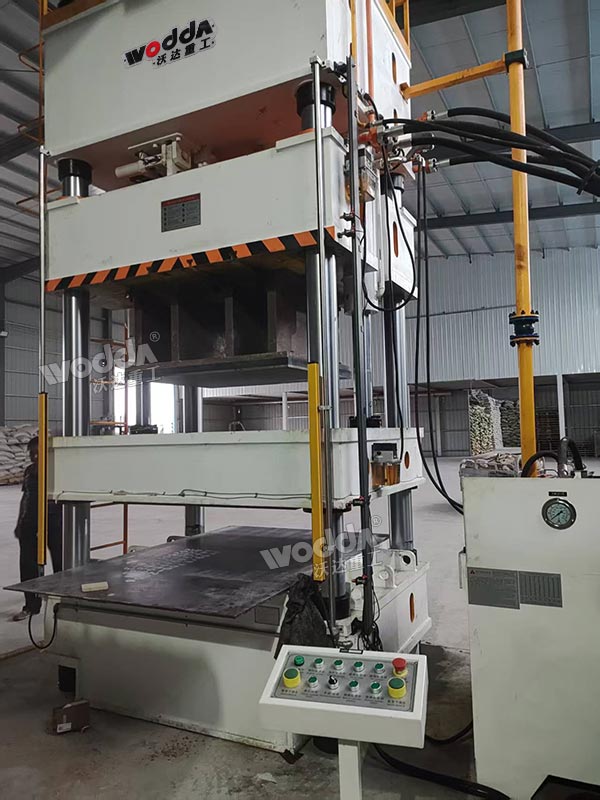 500吨蛭石板成型液压机