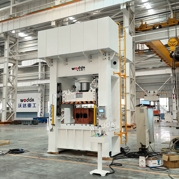 315吨汽车配件成型液压机