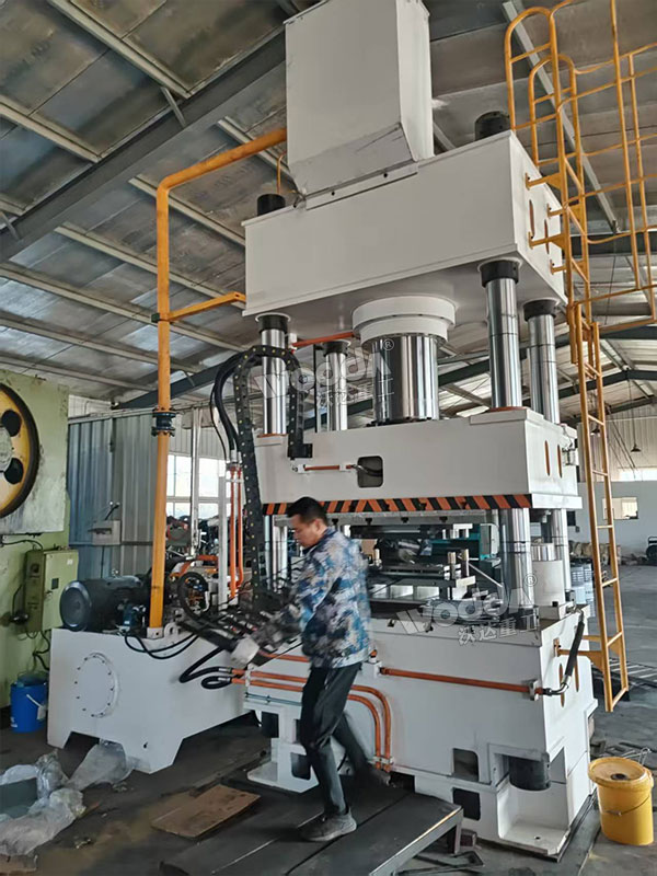 500吨四柱液压机现场